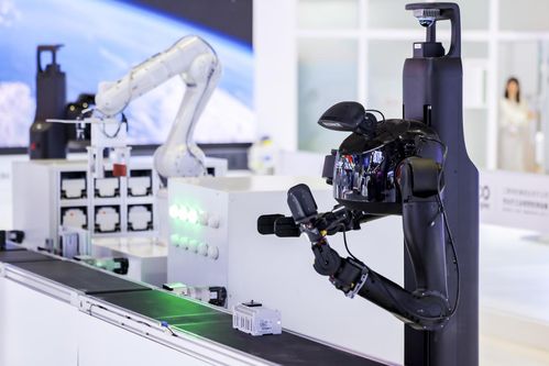 具身智能赋能工业场景 lumos鹿明机器人与三菱电机亮相进博会，推动工业机器人智能化升级